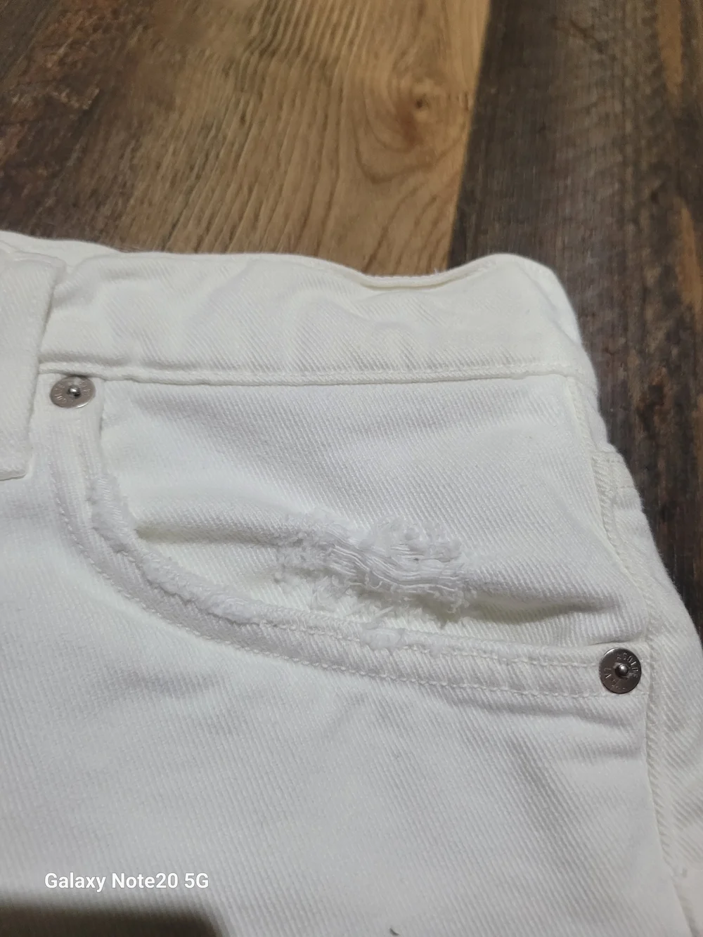 AGOLDE White Distressed Mid Rise Button Fly Denim Shorts Size 26 EUC Inseam 2